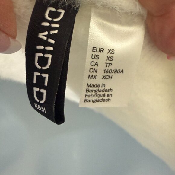 H&M White Fuzzy Crop Long-Sleeve Sweater - Size XS - Picture 5 of 5